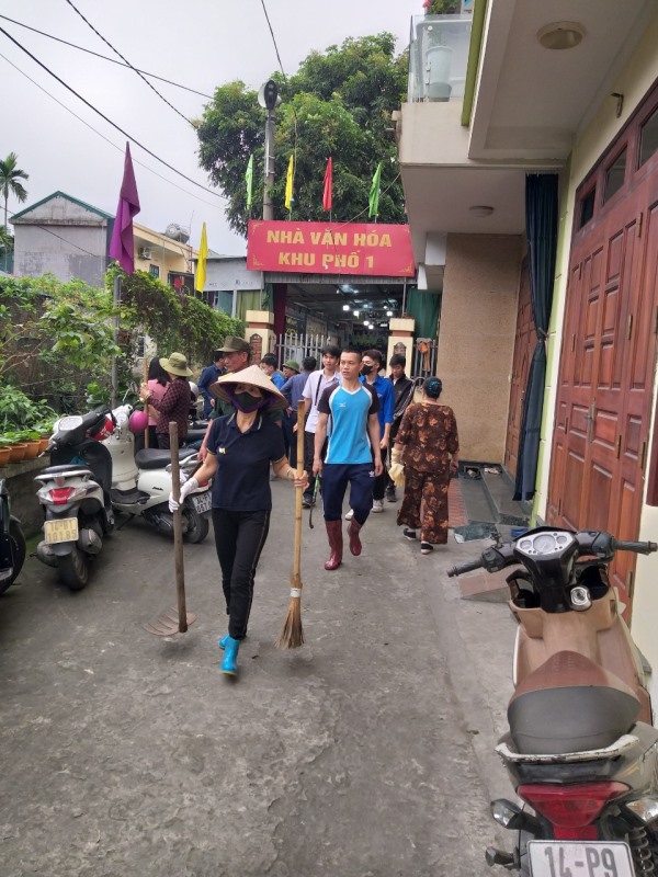 Các khu phố phường Hà Lầm tổ chức ra quân tổng dọn vệ sinh môi trường ngày chủ nhật xanh