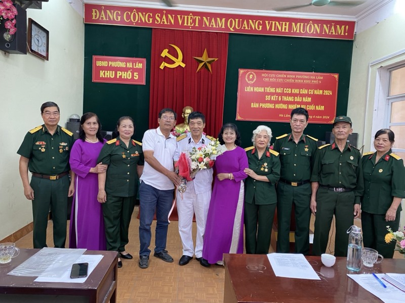 Sôi nổi Liên hoan Tiếng hát Cựu chiến binh các Khu dân cư phường Hà Lầm năm 2024