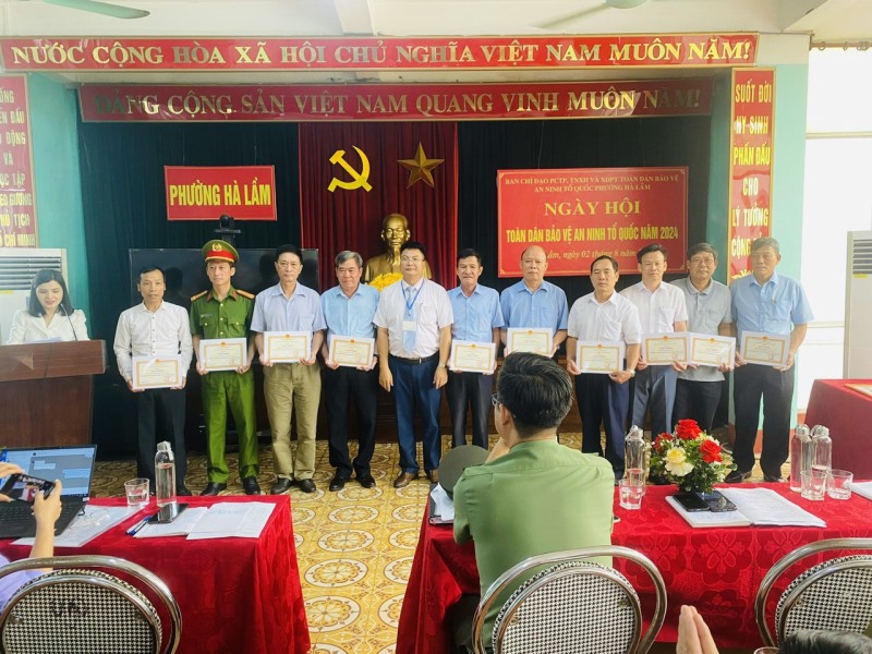 Phường Hà Lầm tổ chức "Ngày hội toàn dân bảo vệ an ninh Tổ quốc" và Hội nghị "Công an lắng nghe ý kiến nhân dân" năm 2024