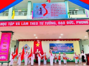 Trường Tiểu học Hà Lầm tổ chức sinh hoạt dưới cờ Tuần 2