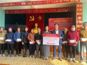 Phường Hà Lầm tổ chức Trao tặng quà các hộ gia đình có hoàn cảnh khó khăn dịp Tết Ất Tỵ 2025